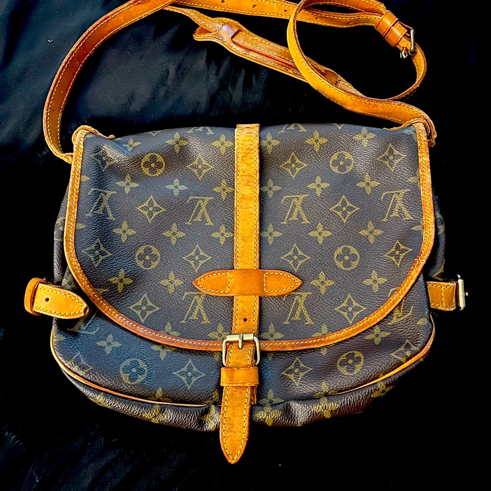 Louis Vuitton Handbag Samur 30